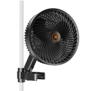 Вентилятор Spider Farmer 6" Clip Fan EC, закріплений на вертикальній стійці гроубоксу.