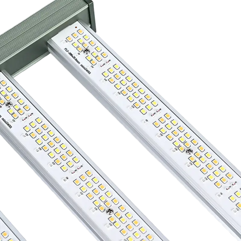 Крупний план алюмінієвих планок з розпаяними світлодіодами Samsung LM281B+ та додводними діодами червоного, IR та UV спектрів